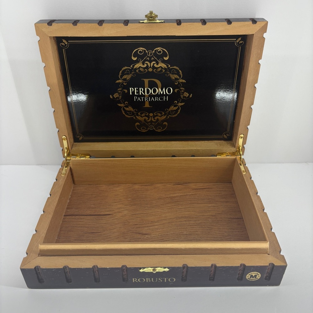 Perdomo Patriarch Nicaragua Hinged Lid And Latch Wooden Cigar Box